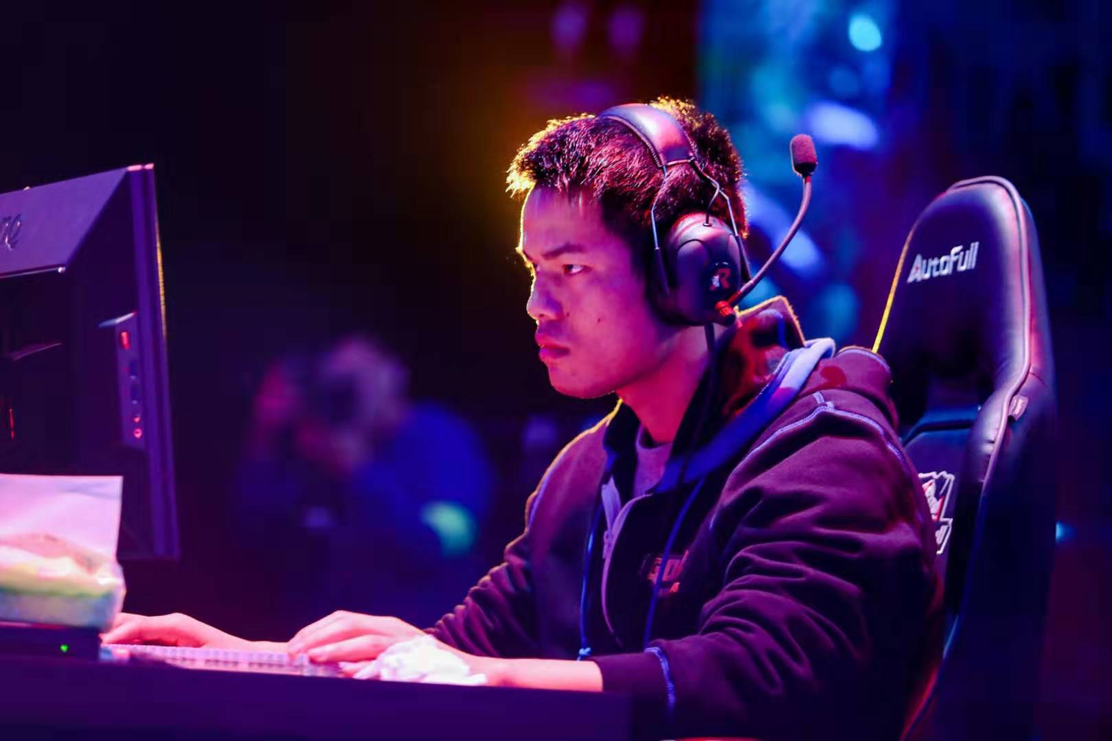 多次接近这 多次接近这