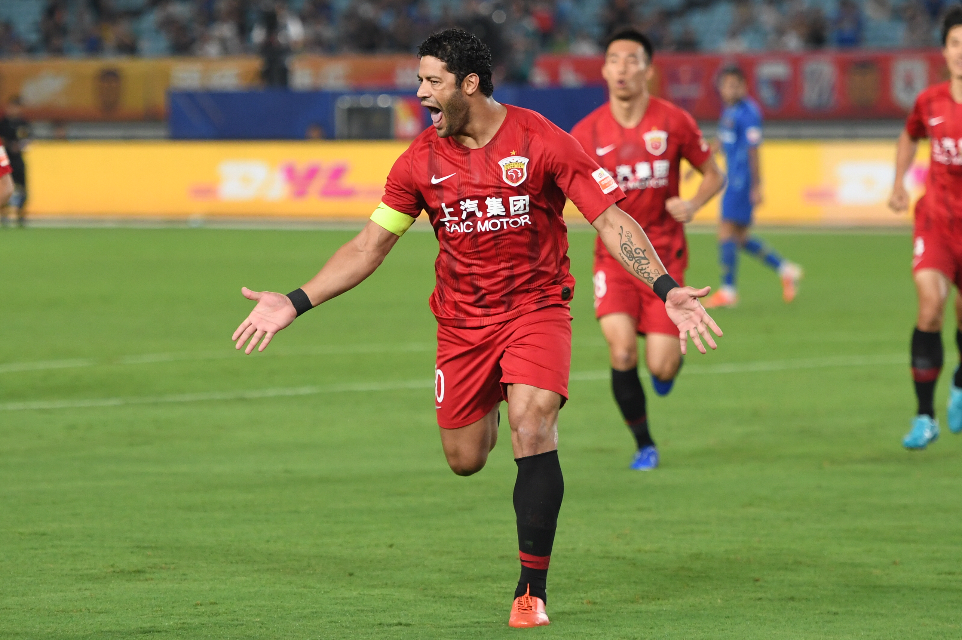 不只是为爱 不只是为爱